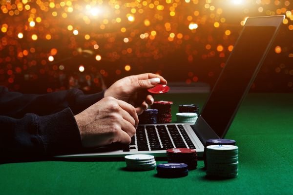 Proses instalasi aplikasi judi togel di perangkat Android